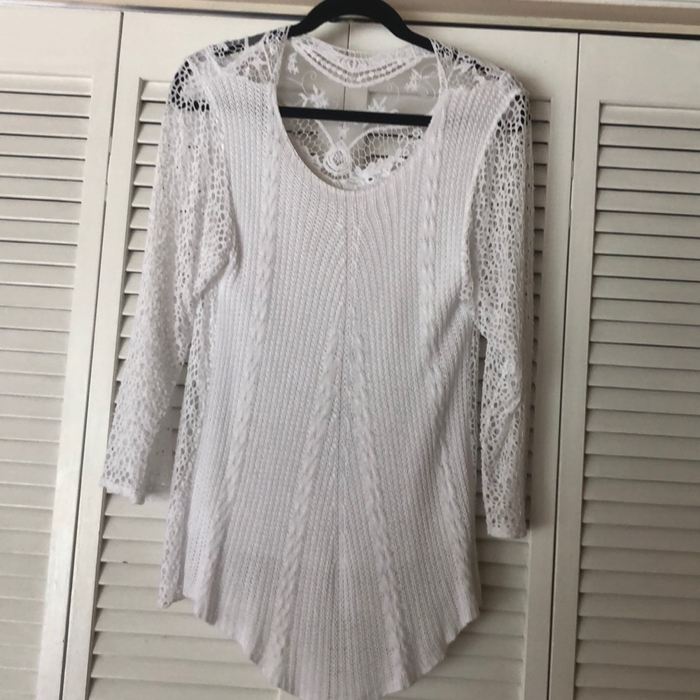 White knitted top!